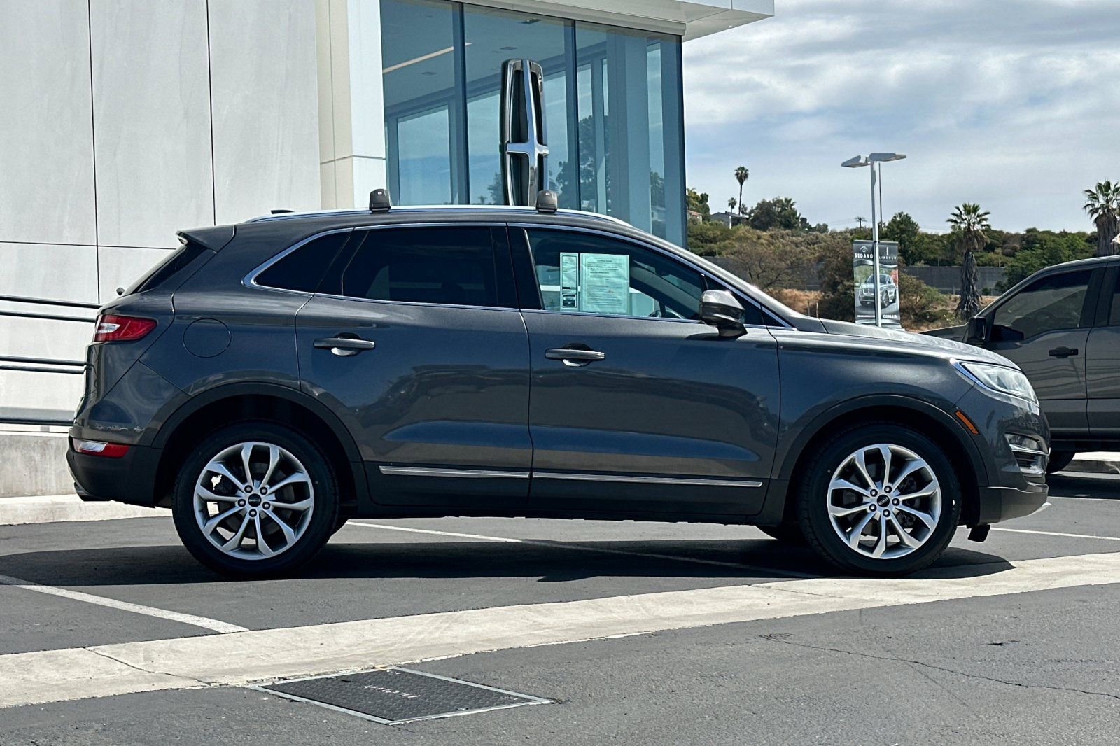 Used 2018 Lincoln MKC Select w/ Select Plus Package image 2