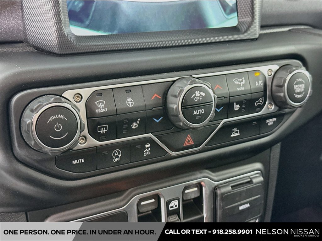 Used 2023 Jeep Gladiator Mojave w/ Cold Weather Group AWD/4WD image 16