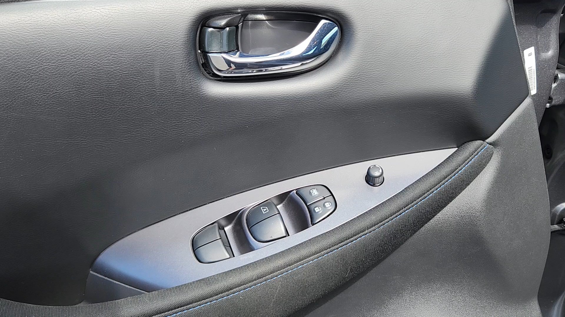 Used 2025 Nissan Leaf S FWD image 7