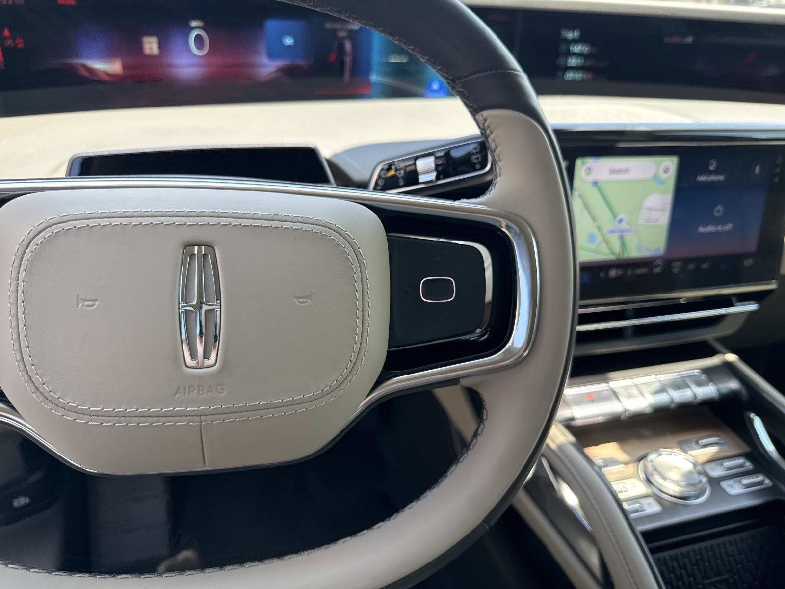 Used 2025 Lincoln Nautilus Reserve AWD/4WD image 30