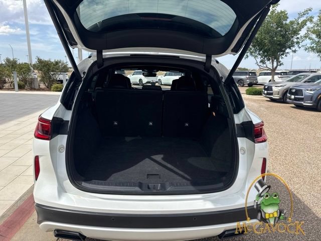 Used 2018 INFINITI Q50 Luxe w/ Cargo Package (L95) RWD image 30