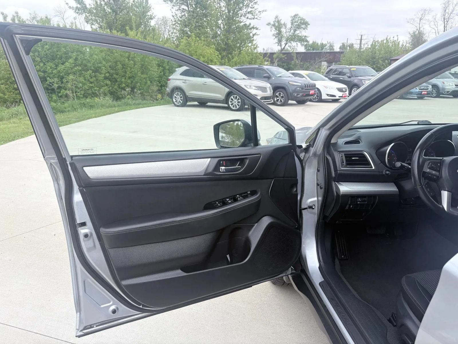 Used 2017 Subaru Outback 2.5i Premium AWD/4WD image 14