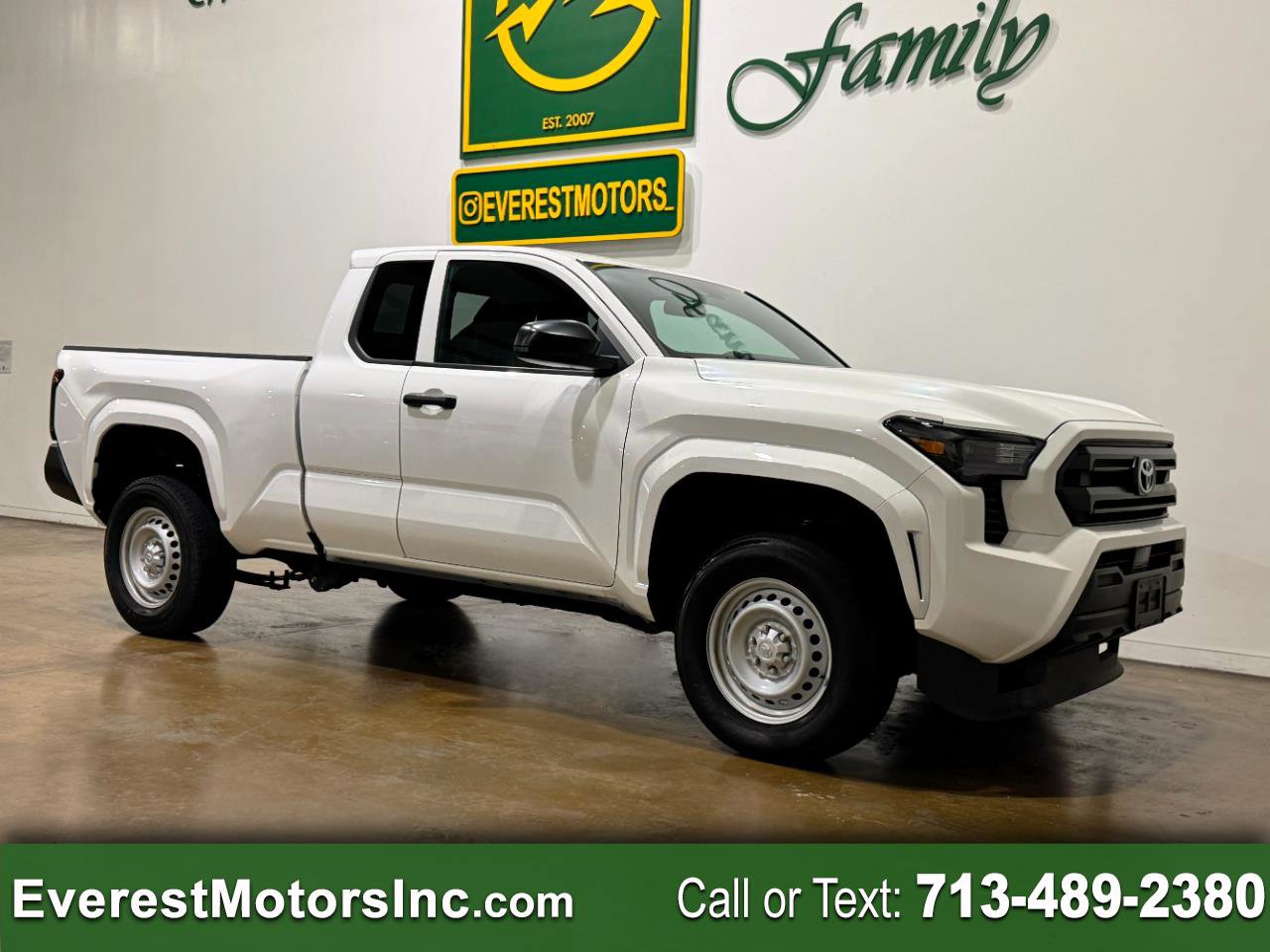 Used 2024 Toyota Tacoma SR video 1