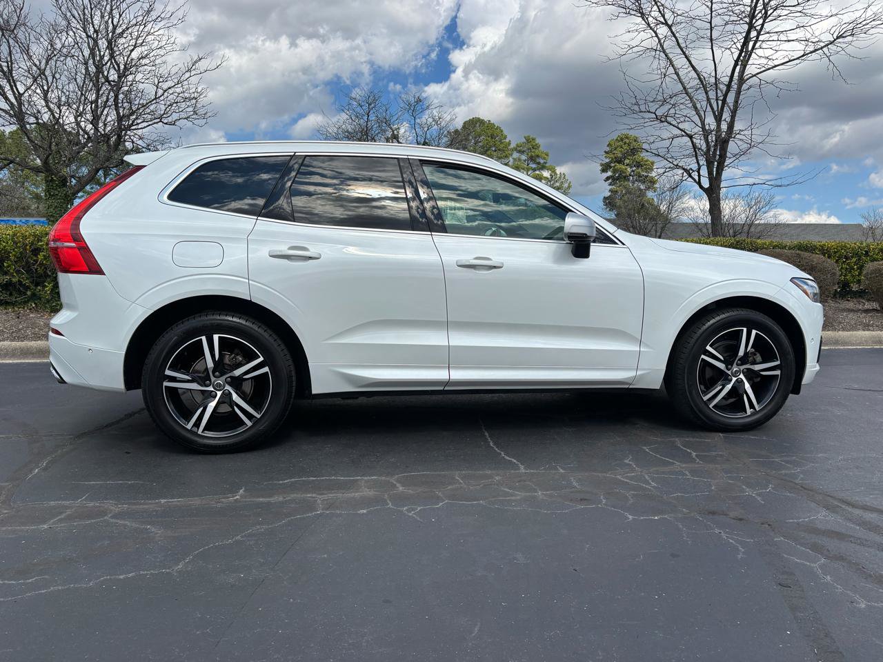 Used 2019 Volvo XC60 T5 R-Design w/ Protection Package Premier AWD/4WD image 12