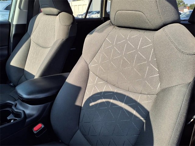 Used 2021 Toyota RAV4 XLE image 6