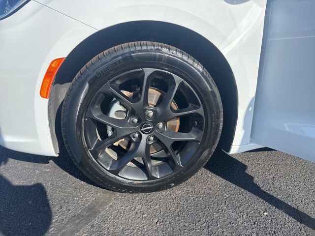 Used 2025 Chrysler Pacifica Limited image 29