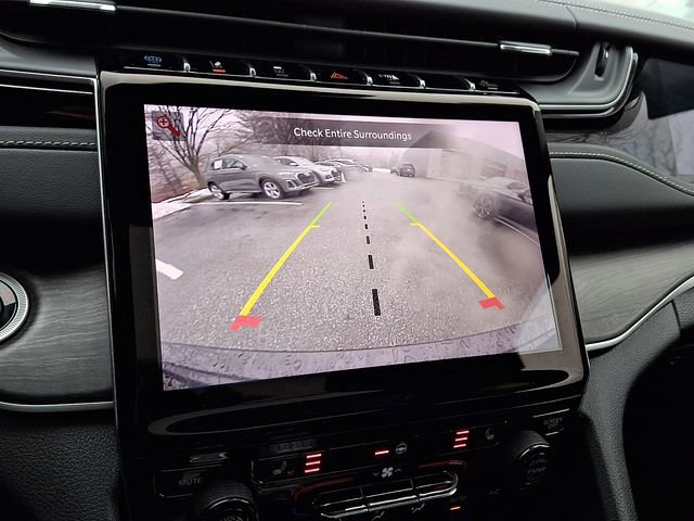 Used 2022 Jeep Grand Cherokee Limited 4xe image 19