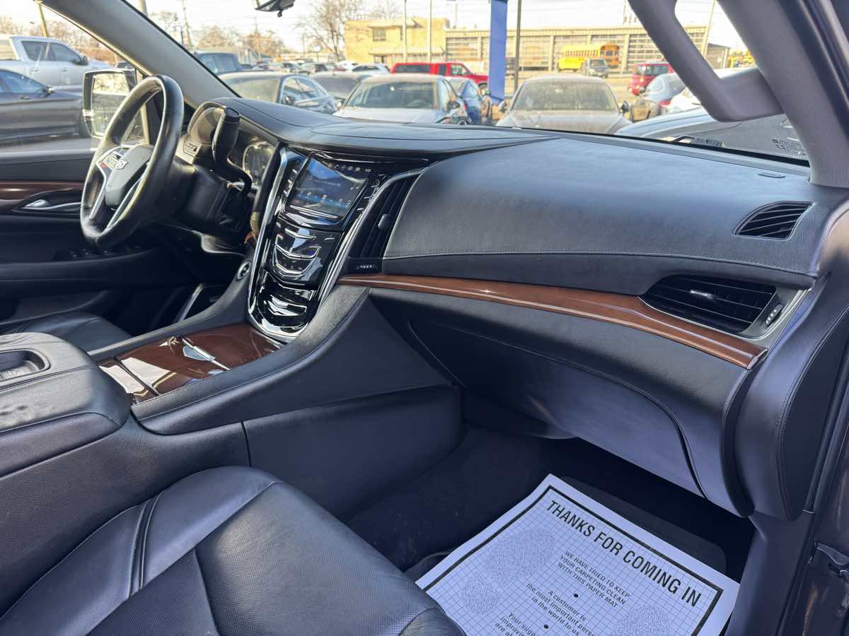 Used 2018 Cadillac Escalade Premium Luxury image 31