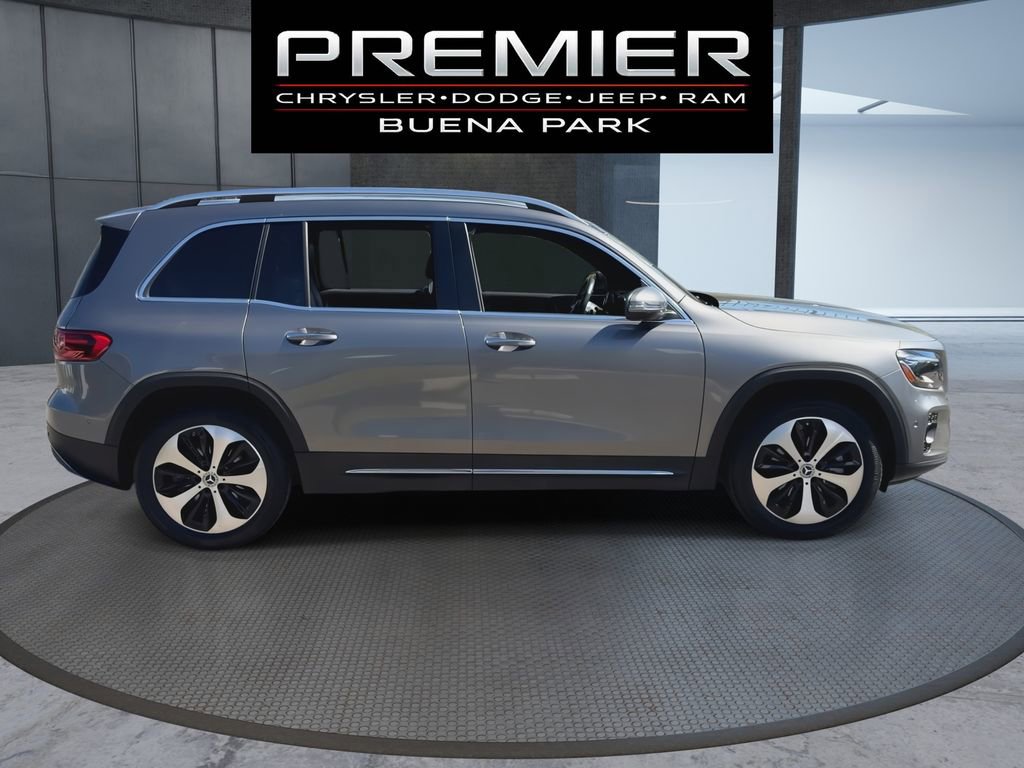 Used 2024 Mercedes-Benz GLB 250 4MATIC w/ Driver Assistance Package image 9