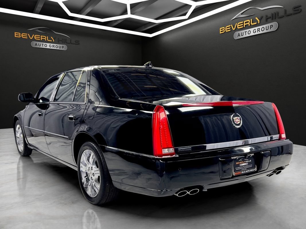Used 2011 Cadillac DTS Platinum FWD image 3