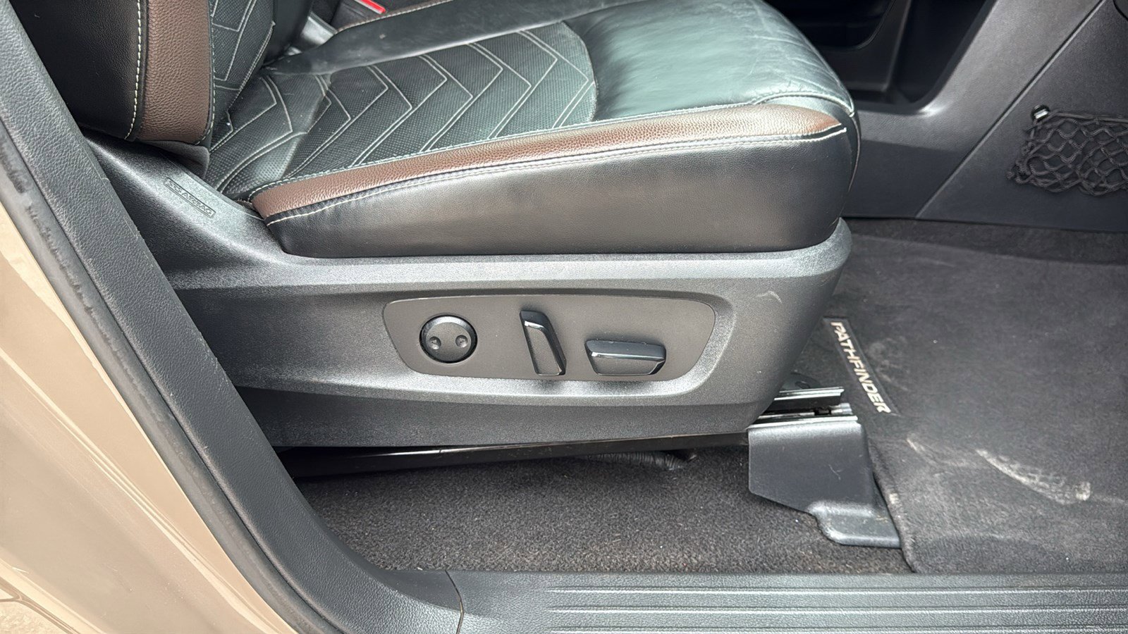 Used 2023 Nissan Pathfinder Platinum w/ Lighting Package (N93) FWD image 29