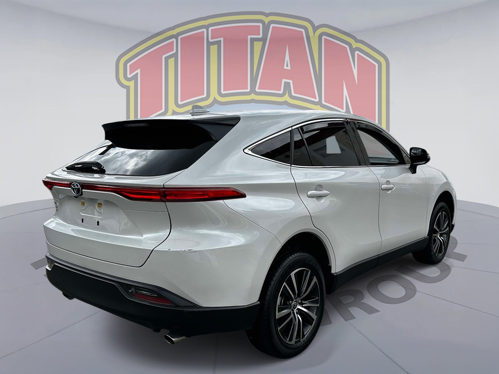 Used 2023 Toyota Venza LE AWD/4WD image 5