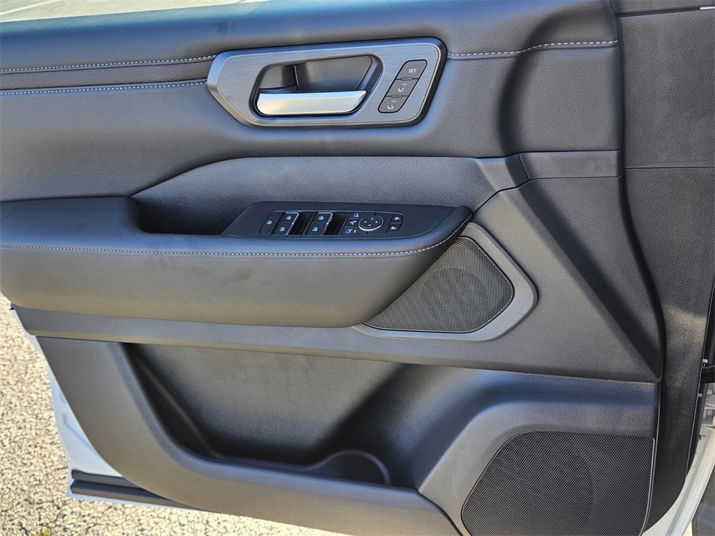 New 2026 Nissan Armada SL w/ Captain's Chari Seat Package image 29