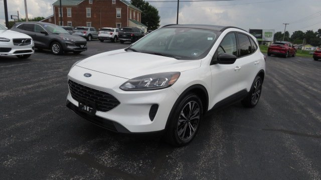 Certified 2022 Ford Escape SE w/ SE Sport Appearance Package image 3