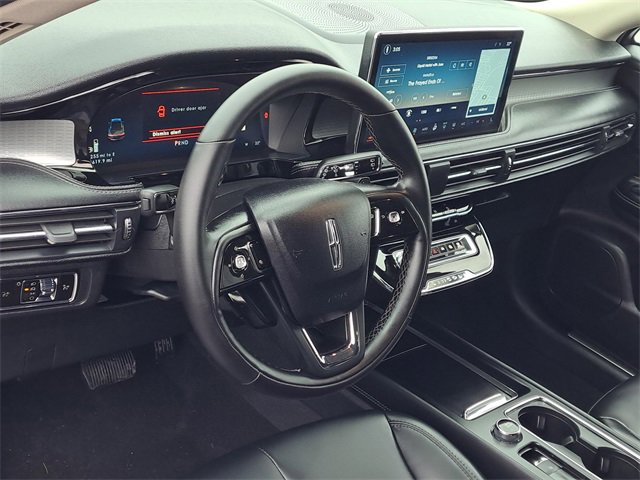 Used 2026 Lincoln Corsair Premiere w/ Towing Package image 8