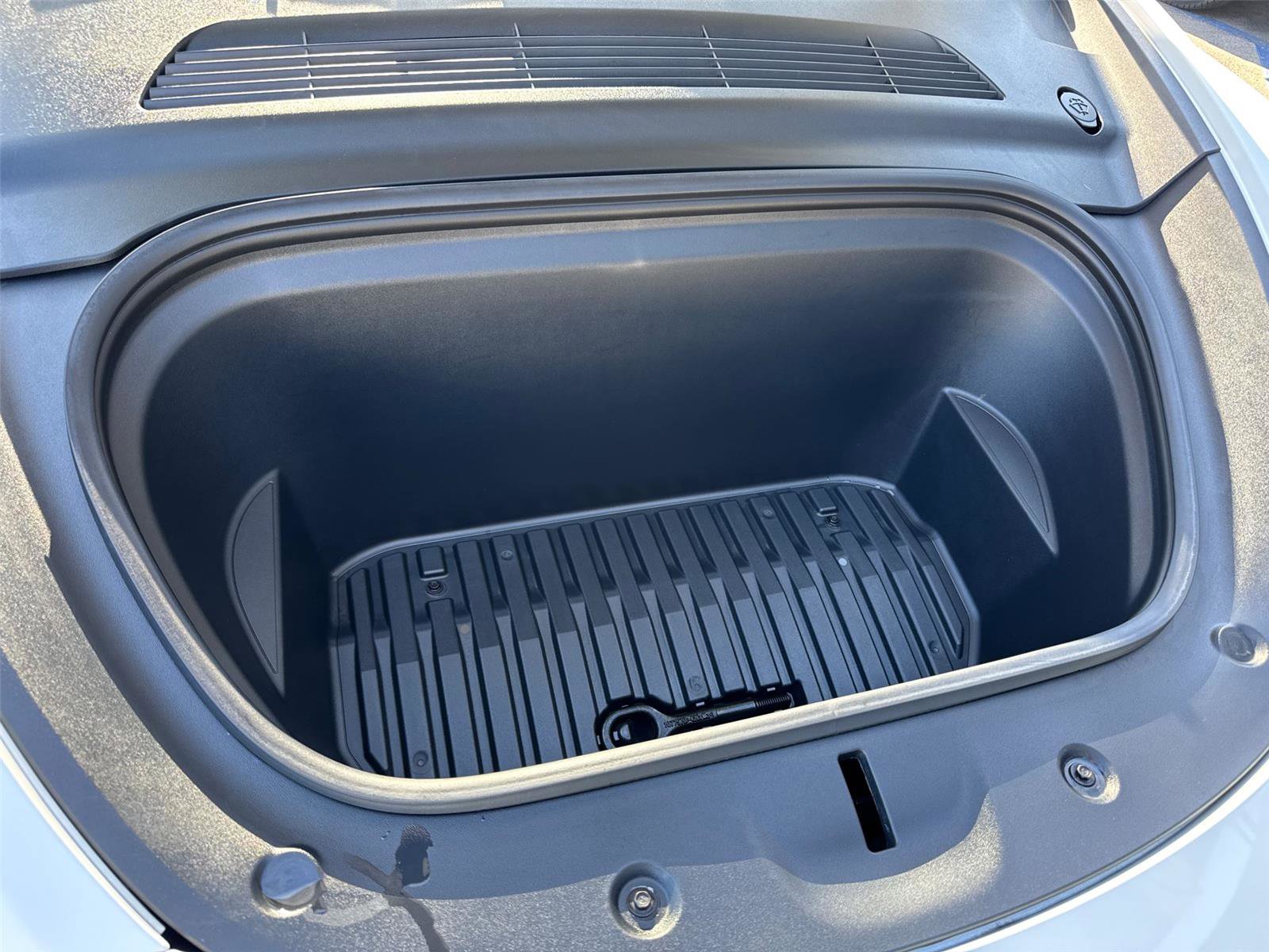 Used 2021 Tesla Model Y Long Range image 8