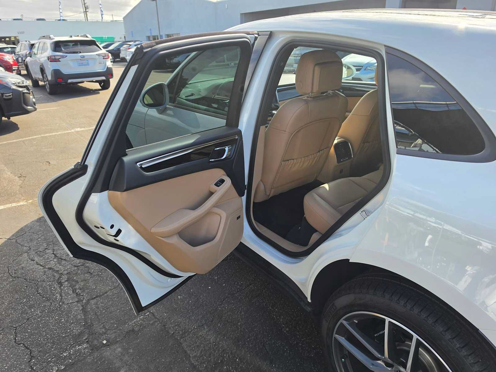 Used 2026 Porsche Macan AWD/4WD image 15