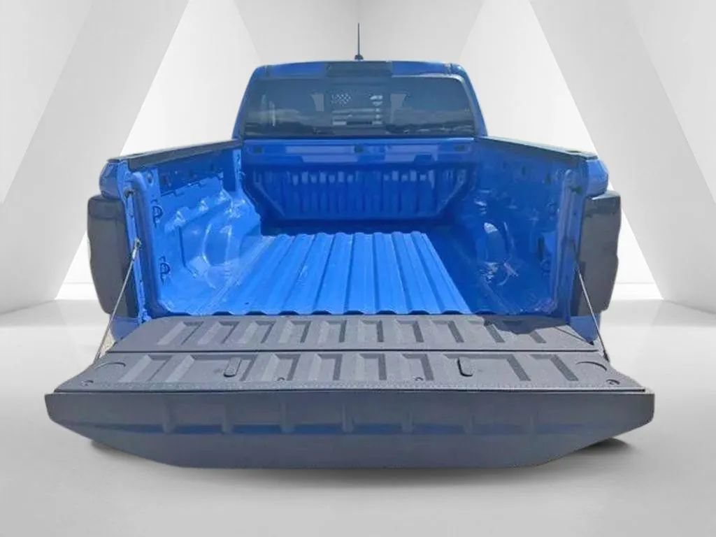 Used 2025 Chevrolet Colorado Trail Boss AWD/4WD image 29