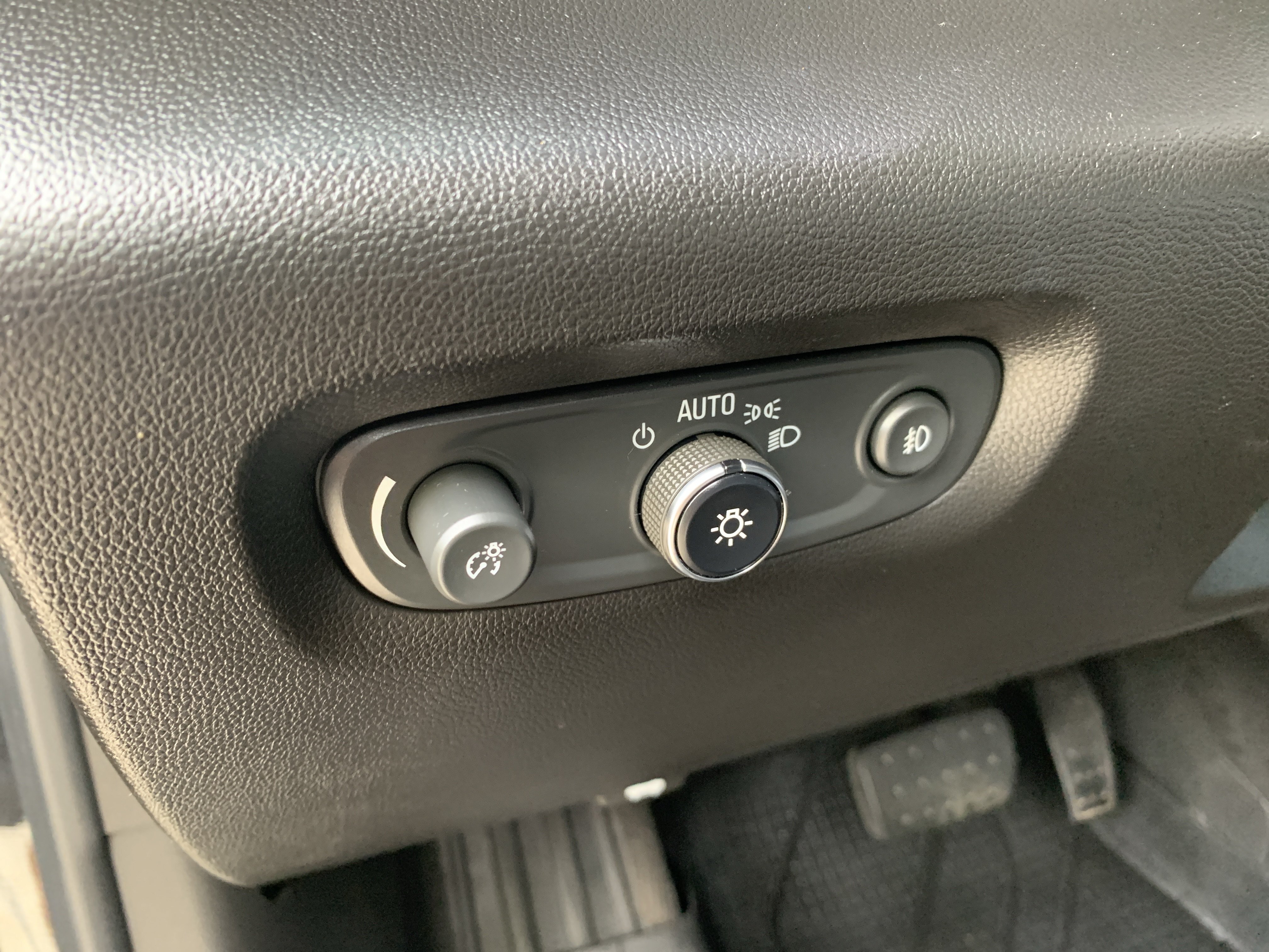 Used 2020 Chevrolet Traverse RS FWD image 25