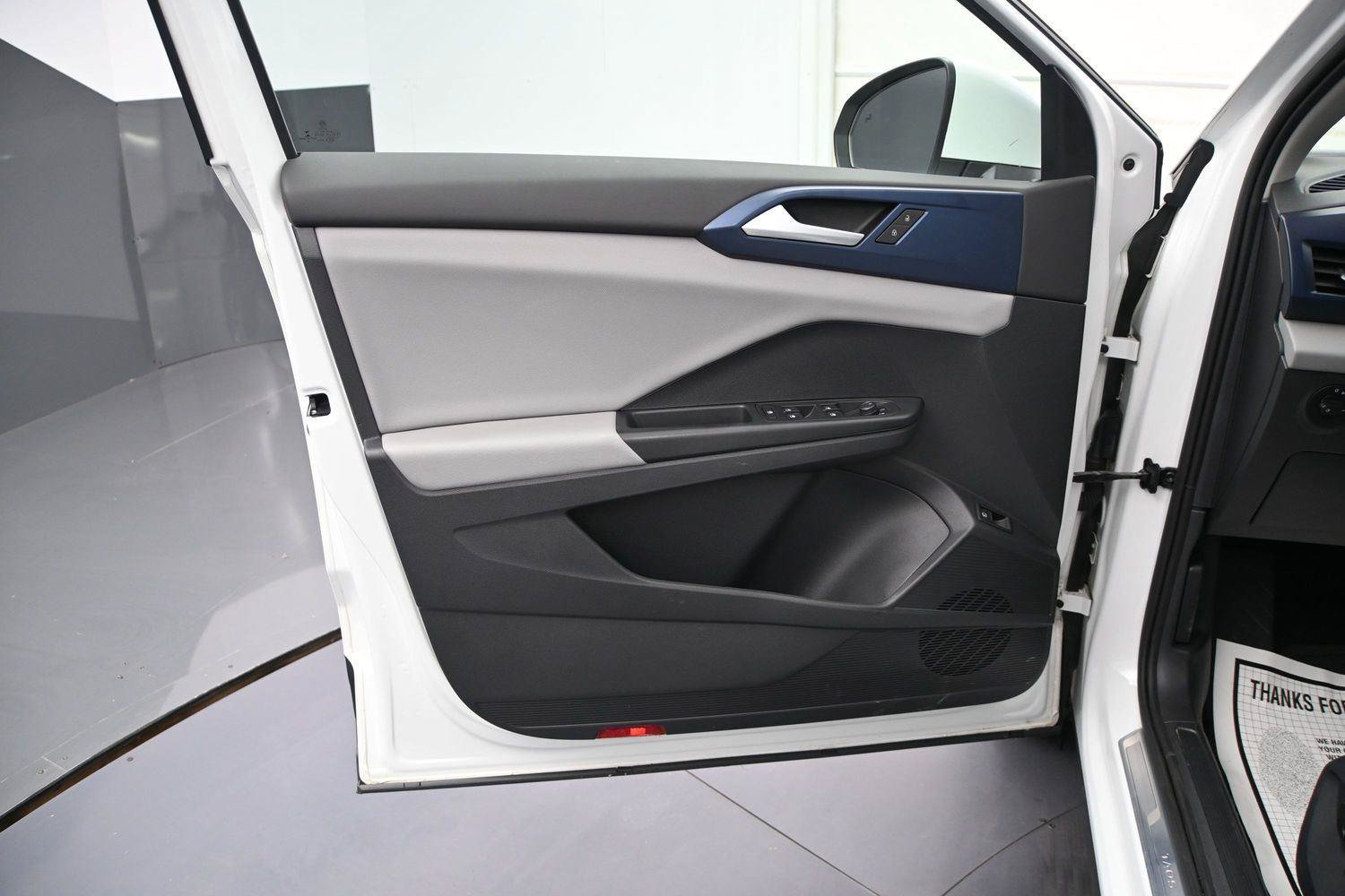 Certified 2022 Volkswagen Taos SE w/ Panoramic Sunroof Package FWD image 7