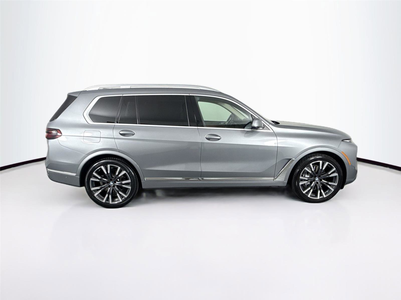 Used 2023 BMW X7 xDrive40i w/ Premium Package image 11