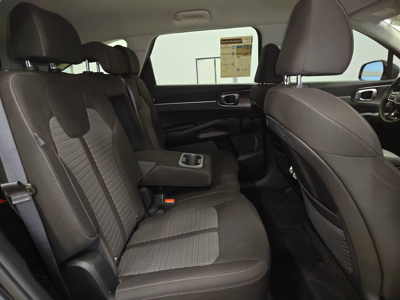 Used 2025 Kia Sorento LX image 25