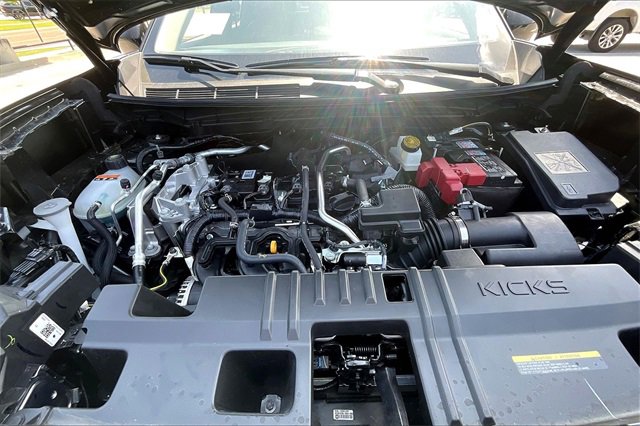 New 2025 Nissan Kicks SR image 11