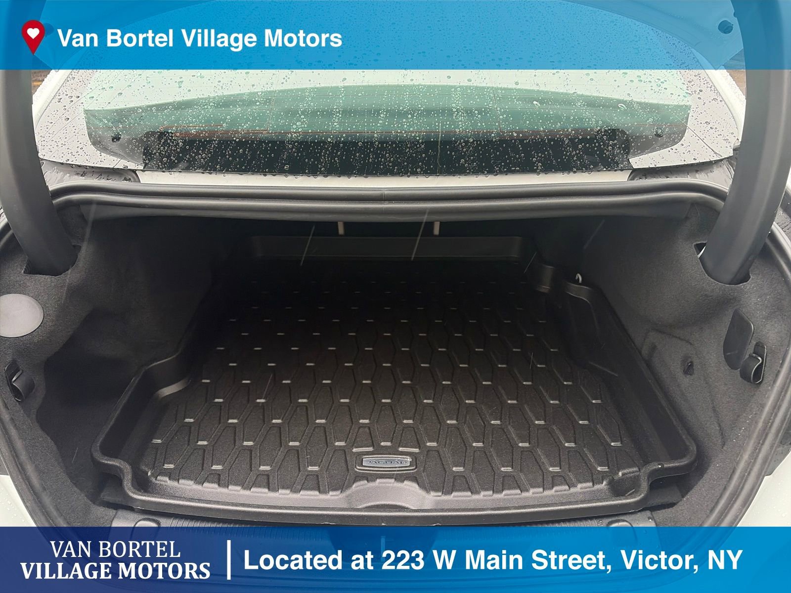 Used 2020 Jaguar XE S image 34