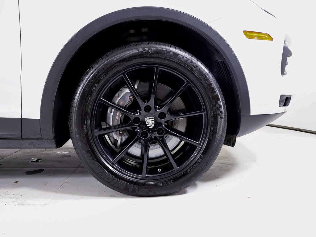 Used 2022 Porsche Cayenne image 22