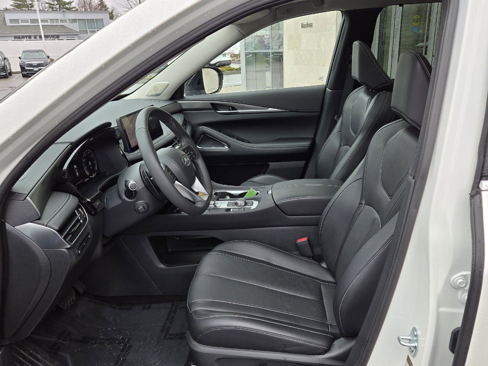 Certified 2025 INFINITI QX60 Luxe w/ Vision Package image 4