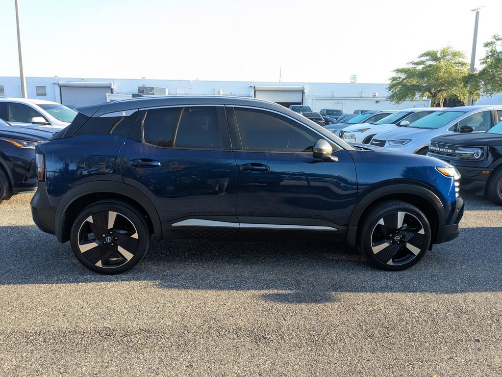 Used 2025 Nissan Kicks SR FWD image 3
