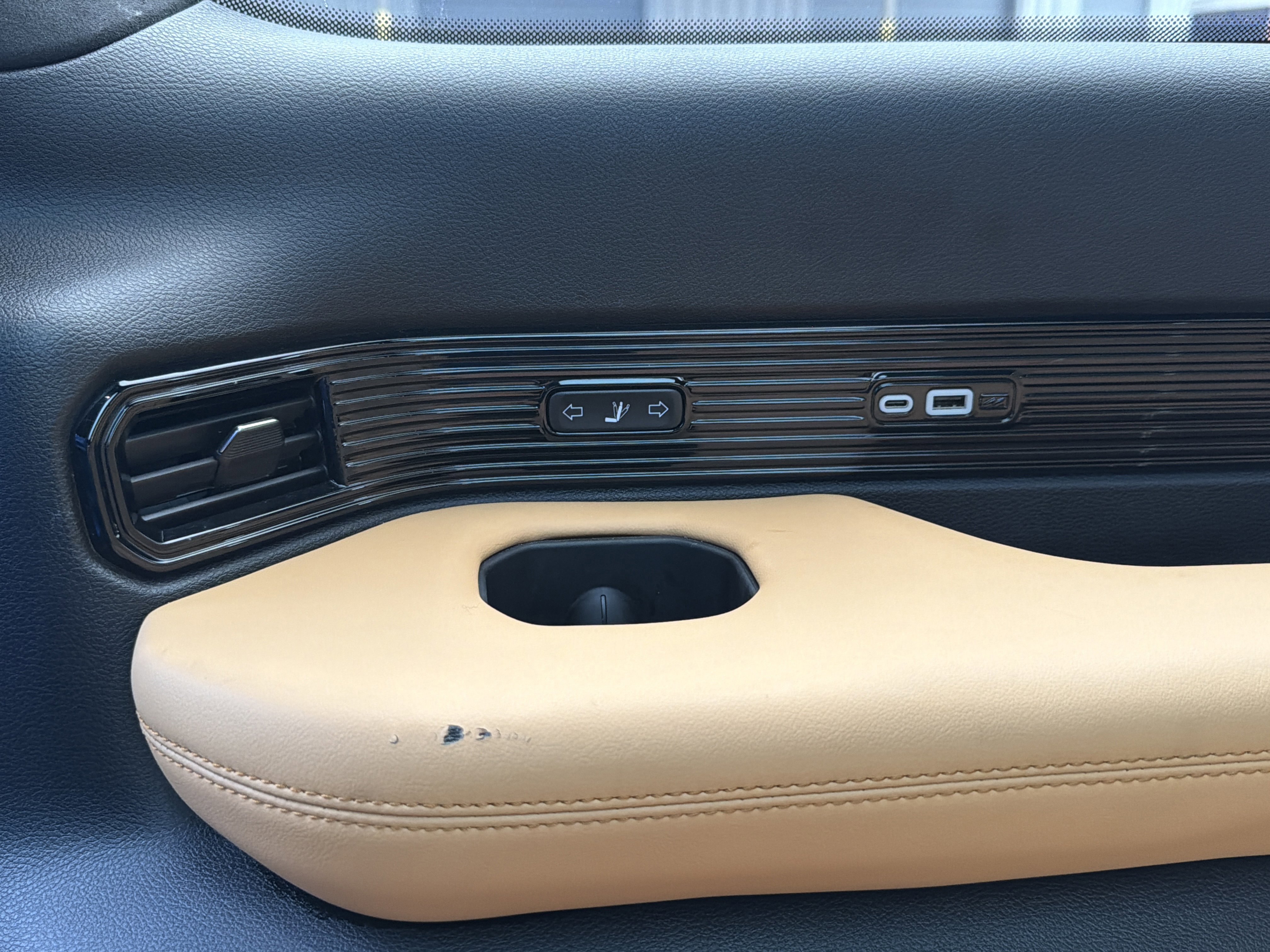 Used 2022 Jeep Grand Wagoneer Series III w/ Flexible Seating Group image 11