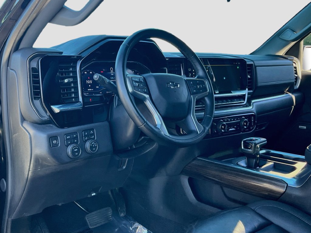 Used 2024 Chevrolet Silverado 1500 LT Trail Boss w/ LT Trail Boss Premium Package AWD/4WD image 9