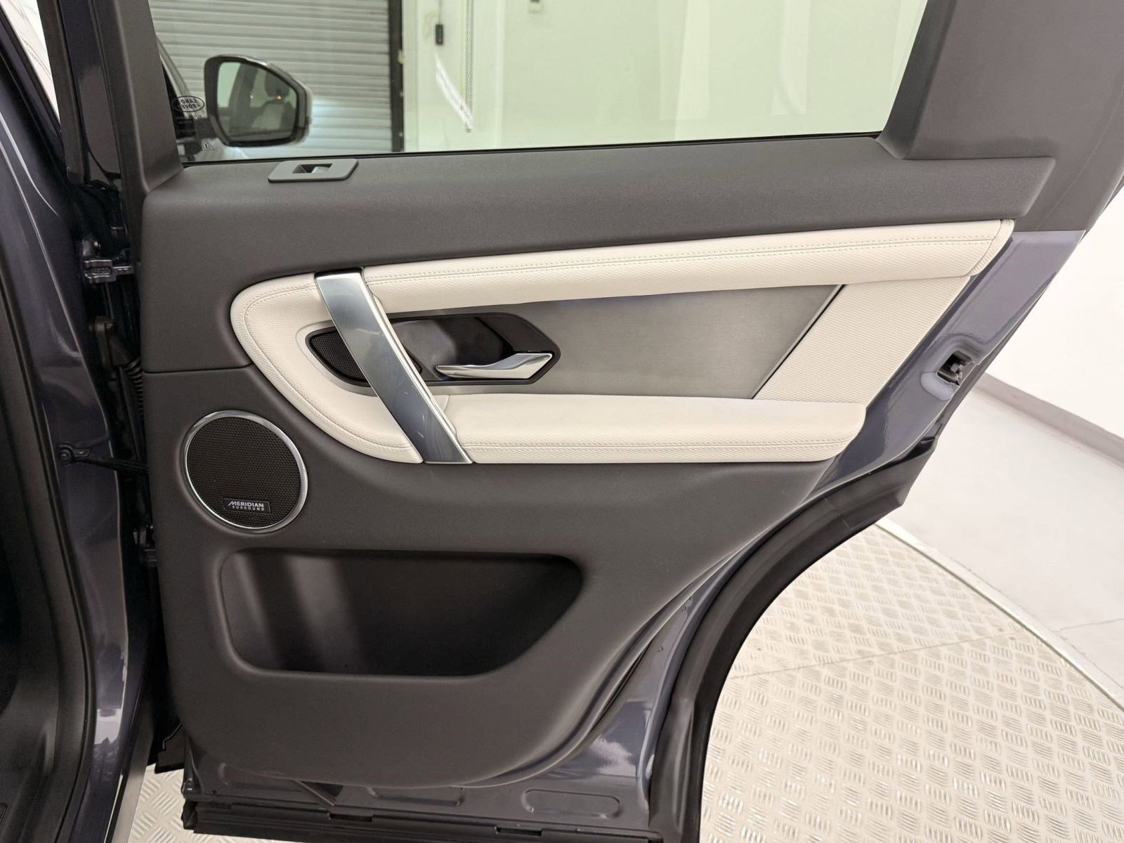 Used 2025 Land Rover Discovery Sport Dynamic SE image 33