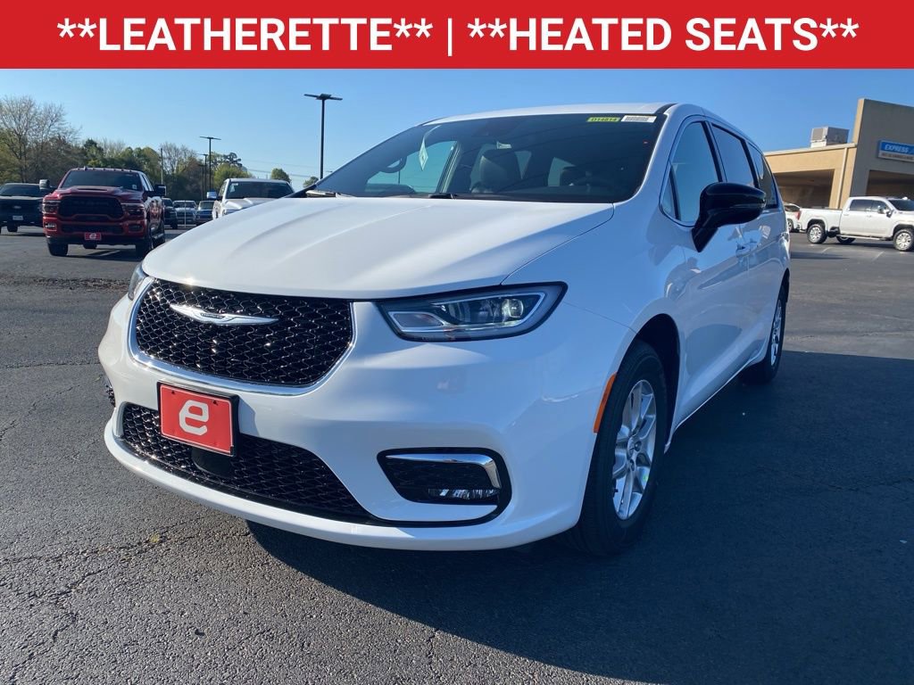 New 2026 Chrysler Pacifica Select FWD image 3