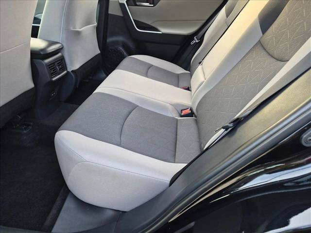 Used 2025 Toyota RAV4 XLE FWD image 15