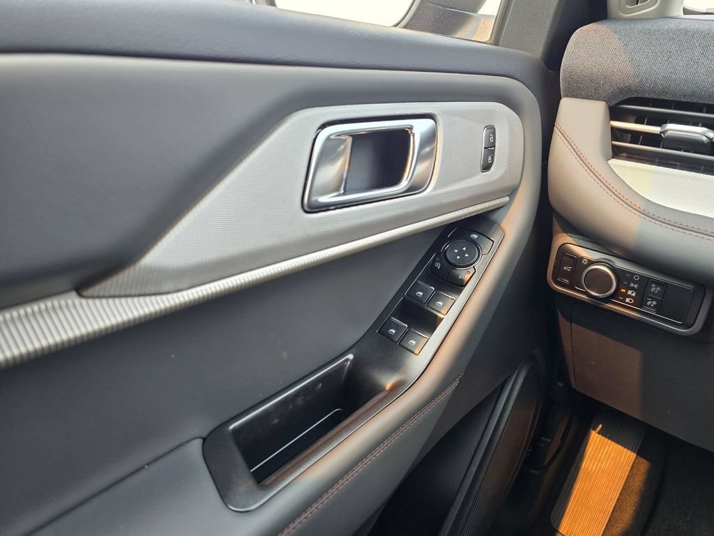 New 2026 Ford Explorer Active AWD/4WD image 28