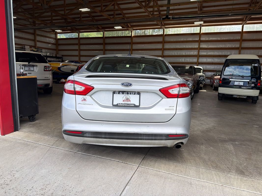 Used 2016 Ford Fusion SE FWD image 9