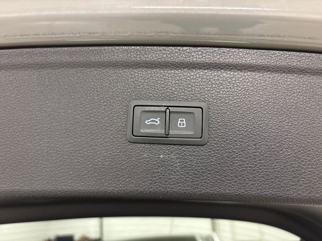 Used 2020 Audi SQ5 Premium Plus w/ Premium Plus Package image 21