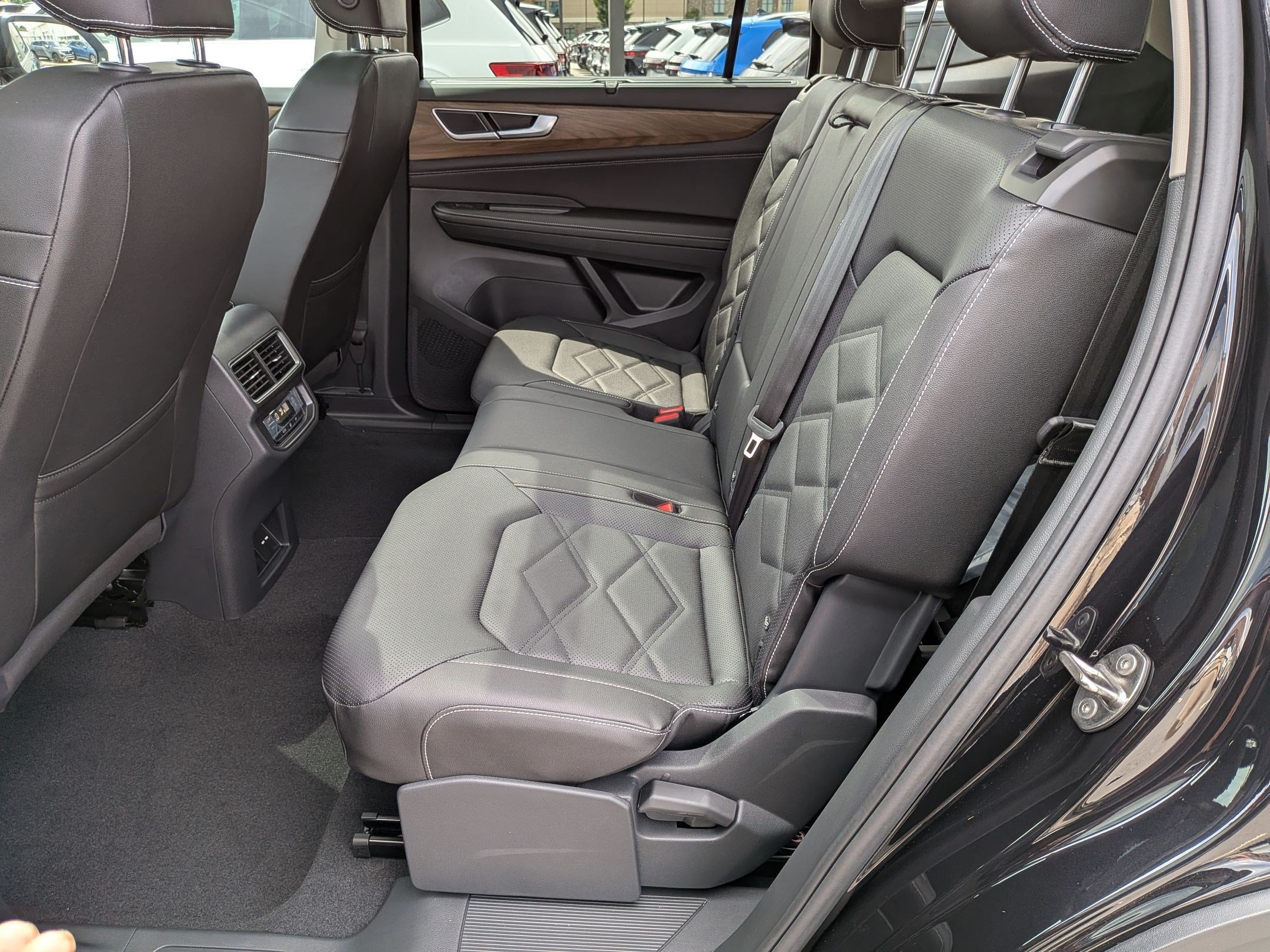 New 2026 Volkswagen Atlas SE FWD image 28