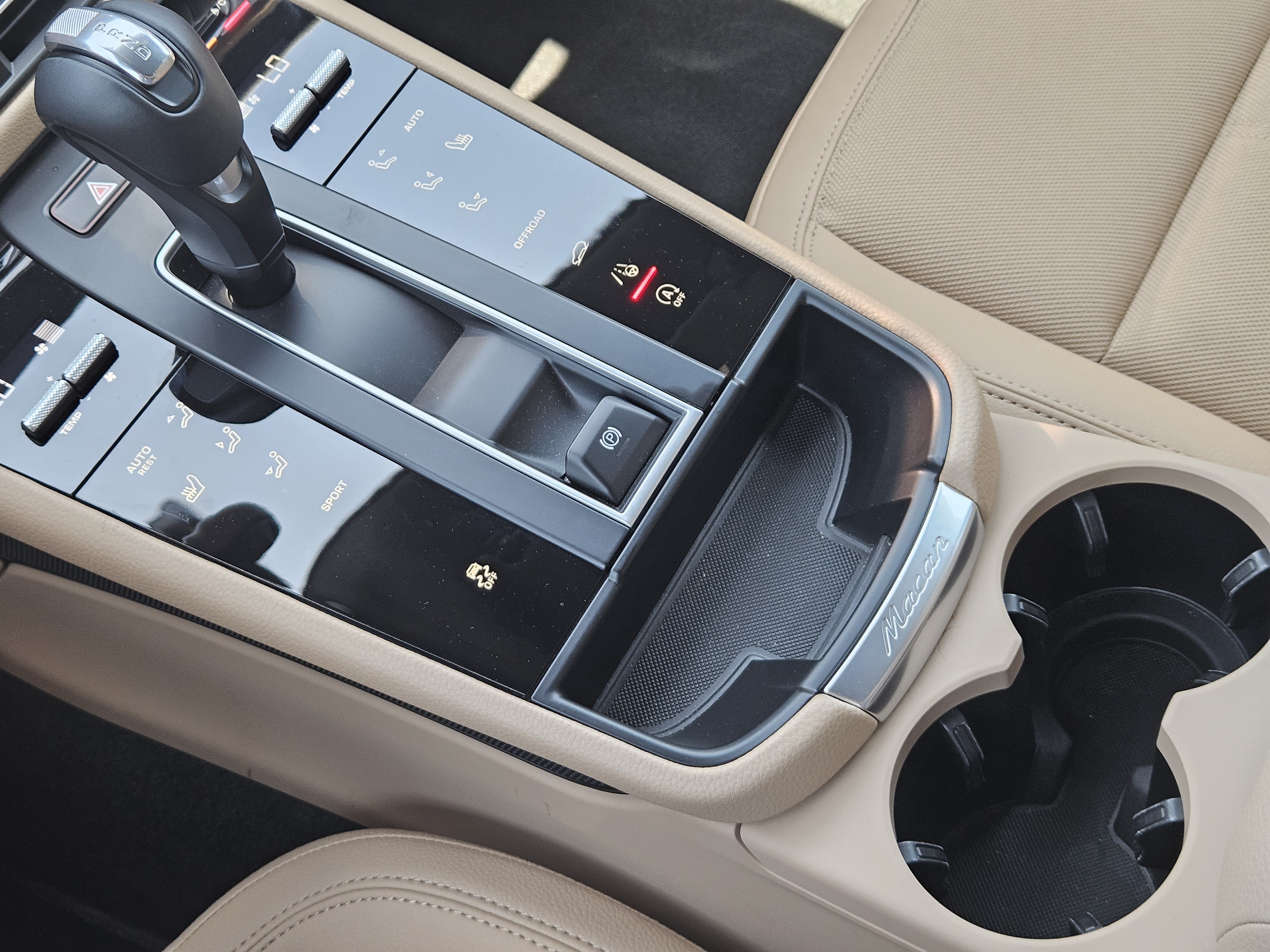Certified 2026 Porsche Macan AWD/4WD image 20