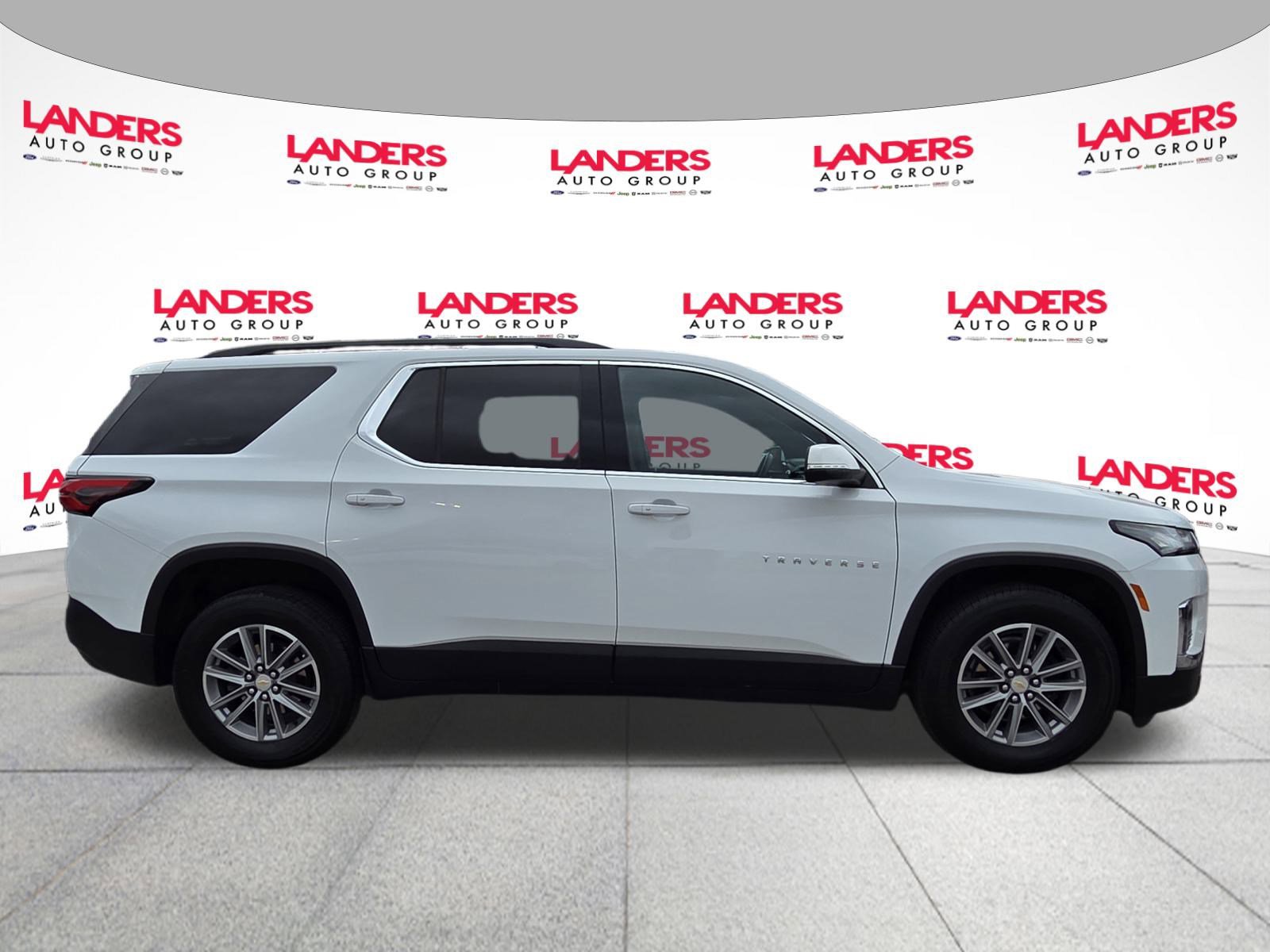 Used 2022 Chevrolet Traverse LT image 2