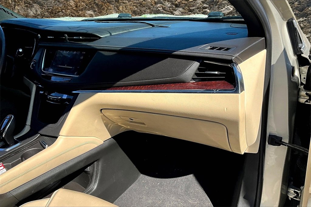 Used 2017 Cadillac XT5 Luxury w/ Driver Awareness Package image 15