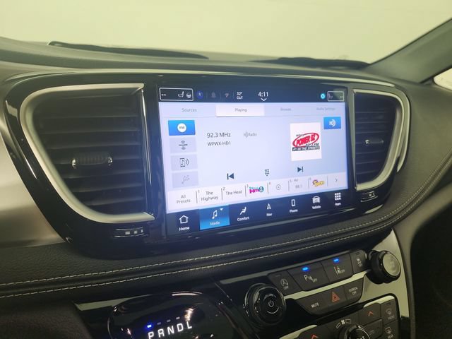 Used 2025 Chrysler Pacifica Limited FWD image 6