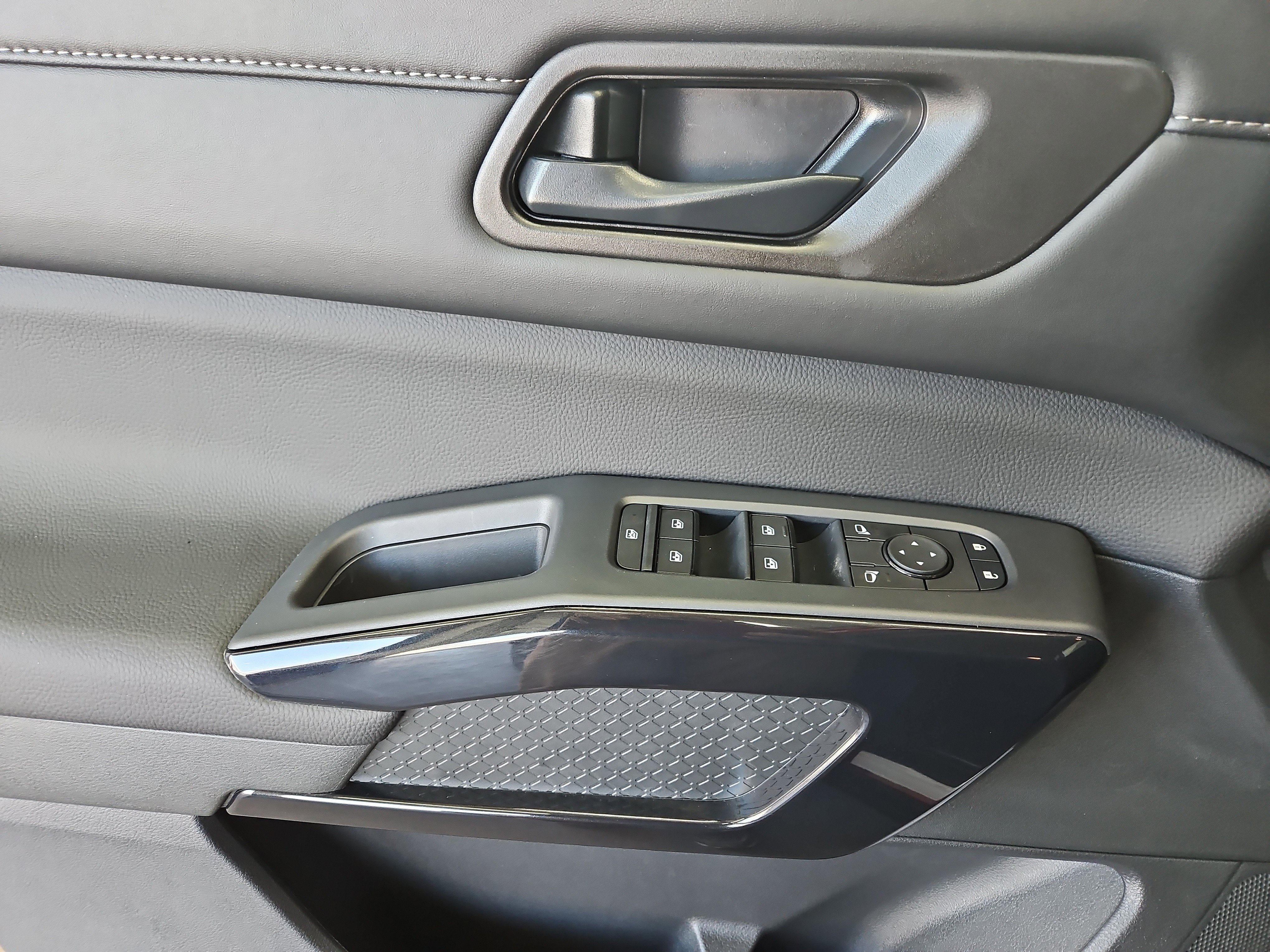 New 2026 Nissan Pathfinder SV AWD/4WD image 7
