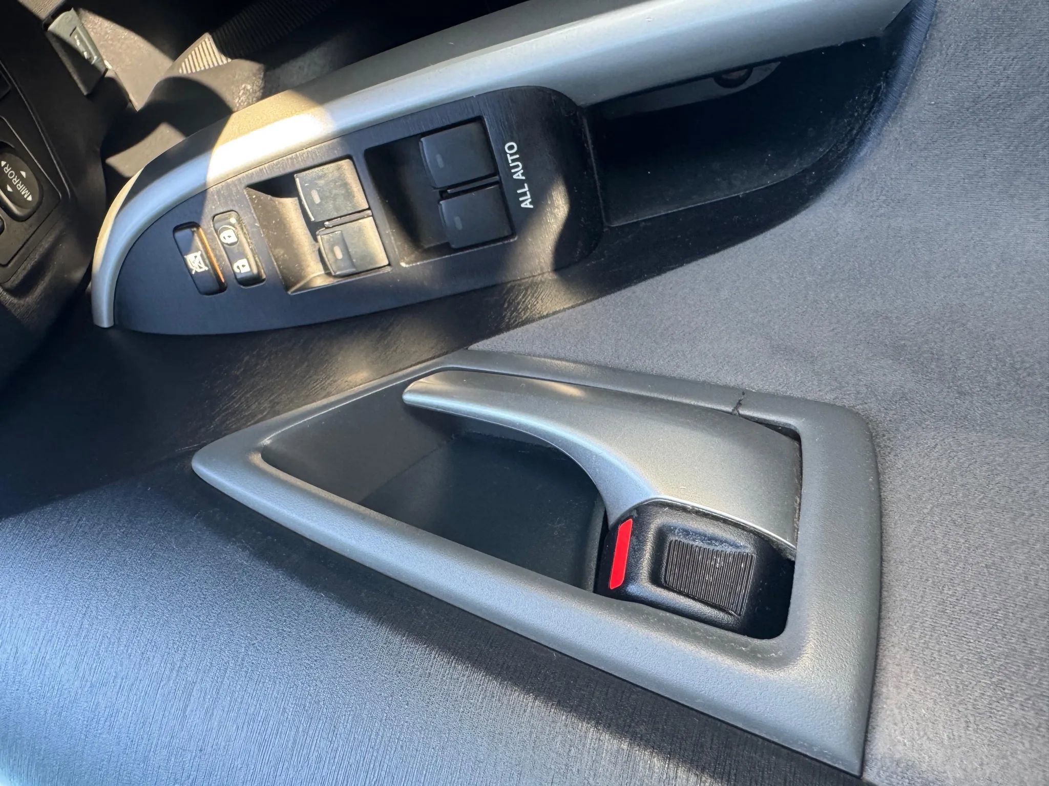 Used 2015 Toyota Prius Plug-In Hybrid image 12