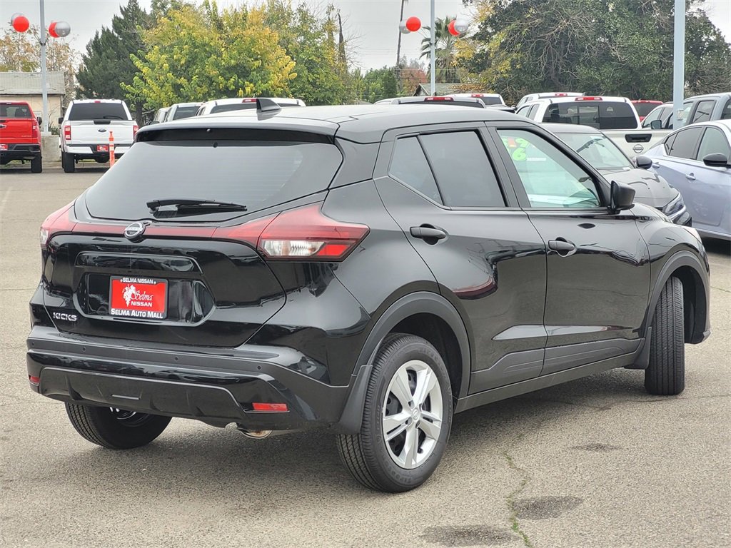 New 2025 Nissan Kicks Play S image 4