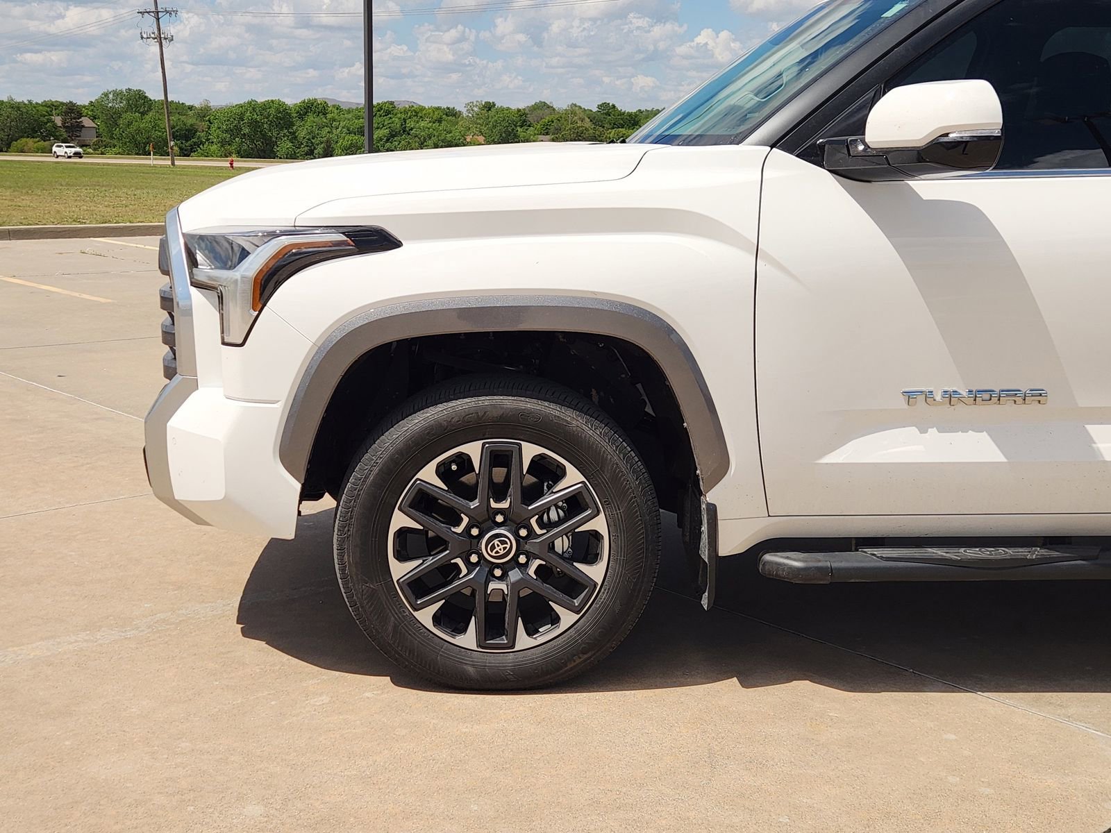 Used 2024 Toyota Tundra Limited w/ Power Package AWD/4WD image 10