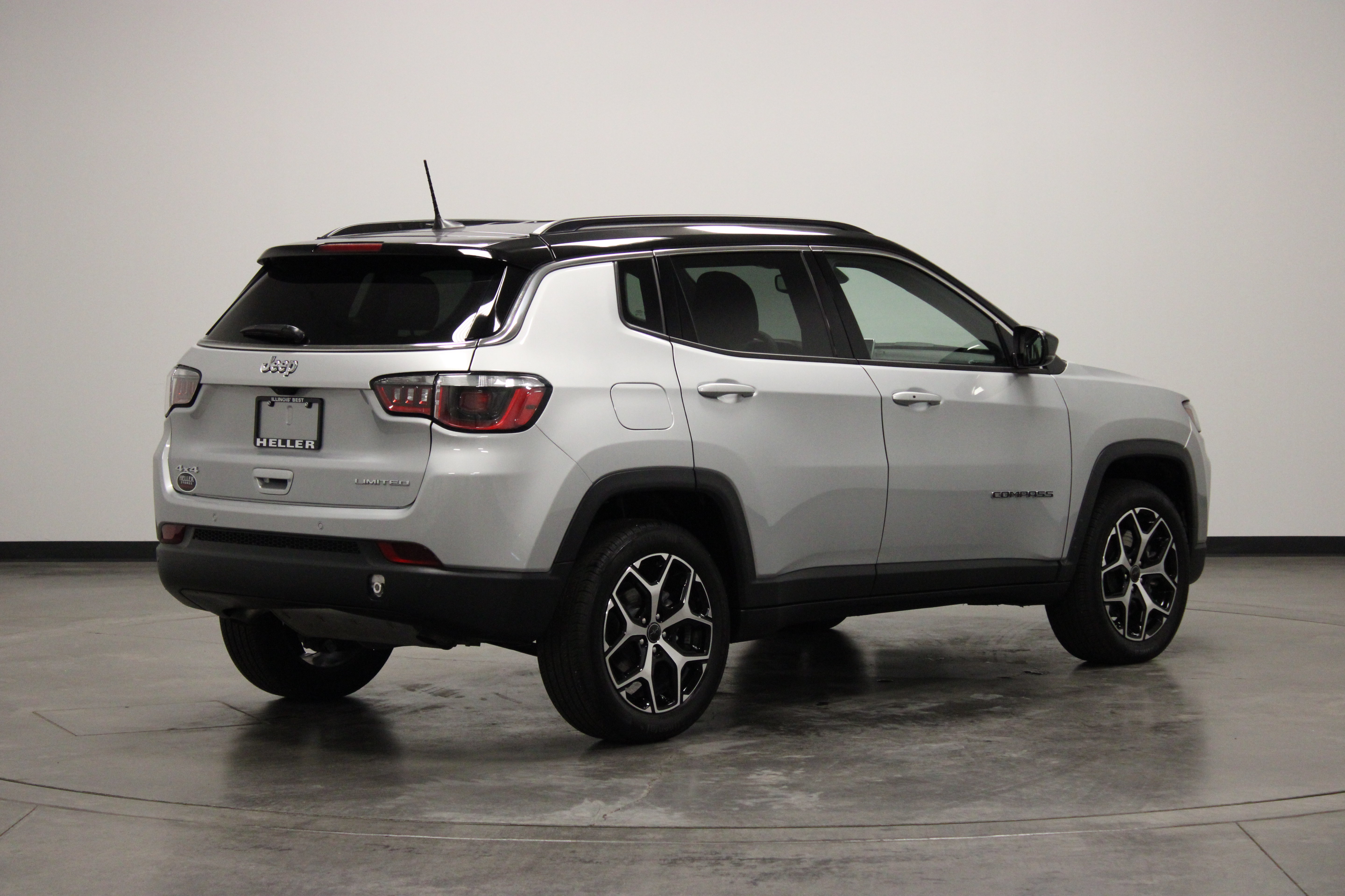 Used 2025 Jeep Compass Limited AWD/4WD image 8