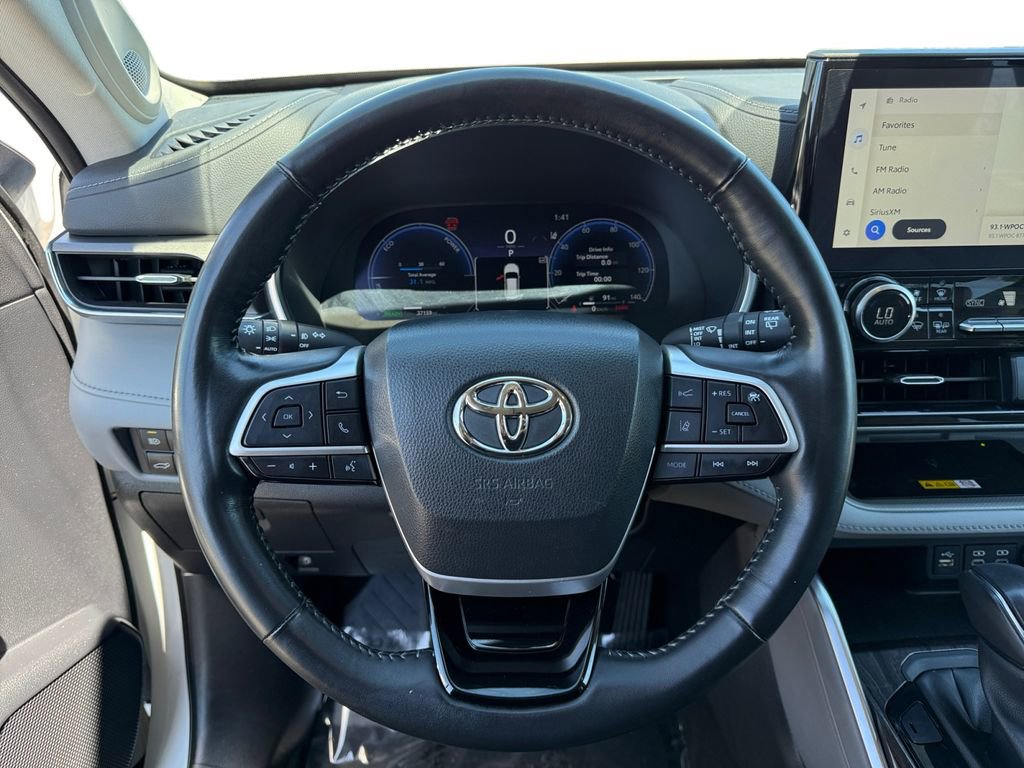 Used 2023 Toyota Highlander Limited image 12